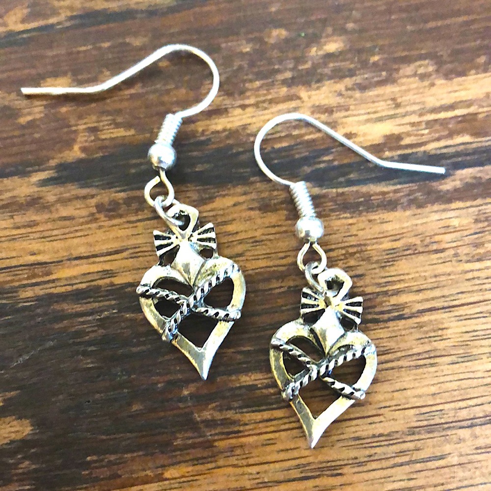 3/$15 • Silver Alloy Gothic Heart Dangle earring